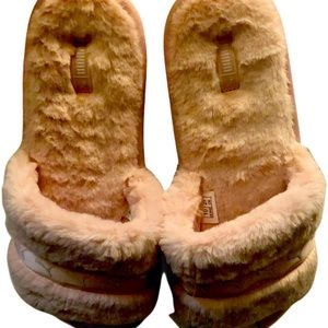 New with Tag PUMA Furry Pink Slippers Size 10